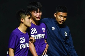 Cầu thủ U21 Hà Nội ngậm ngùi bật khóc sau trận thua chung kết U21 Quốc gia
