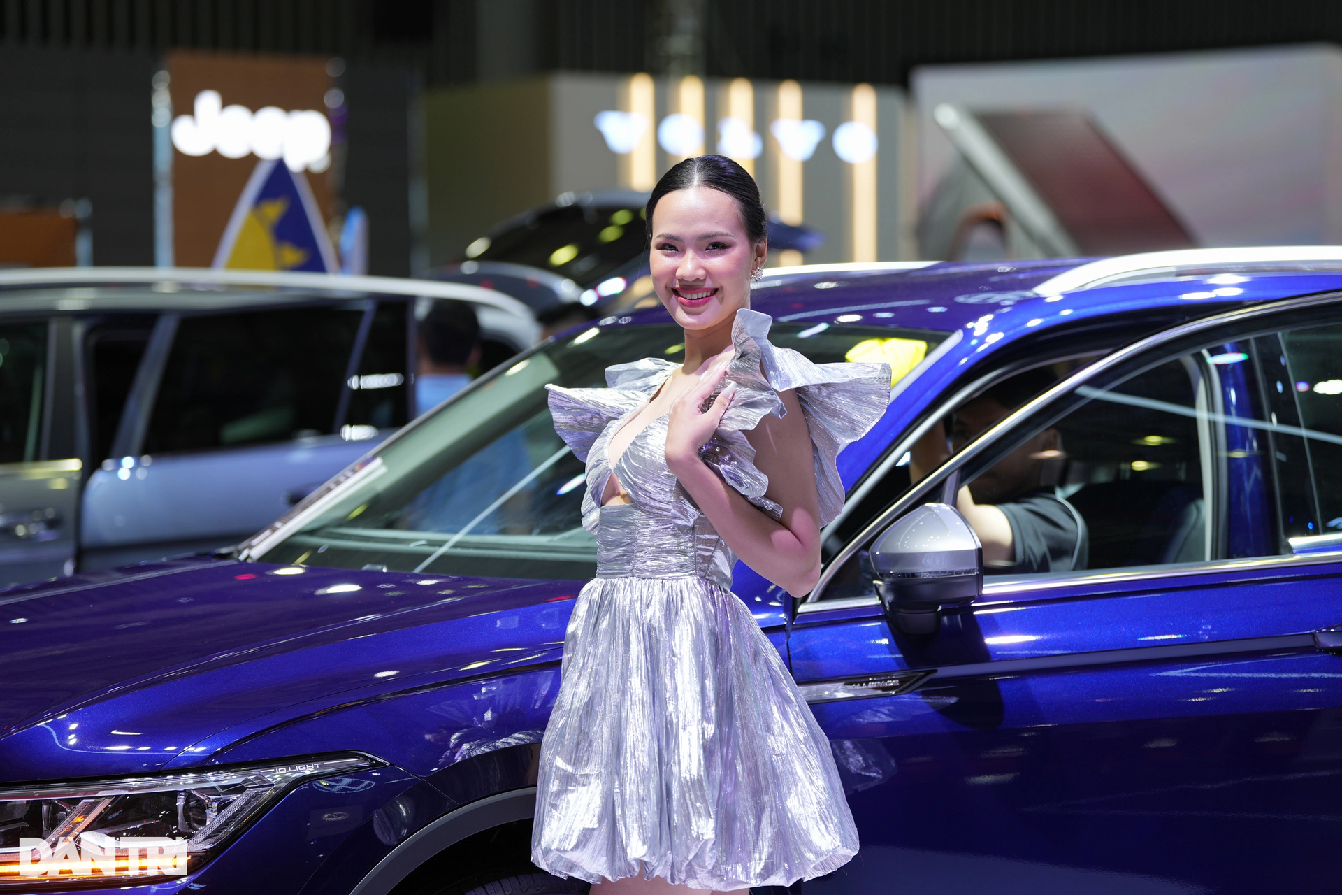 Ngắm những bóng hồng tại Việt Nam Motor Show 2022 - 3 Ngắm những bóng hồng tại Việt Nam Motor Show 2022 - 3