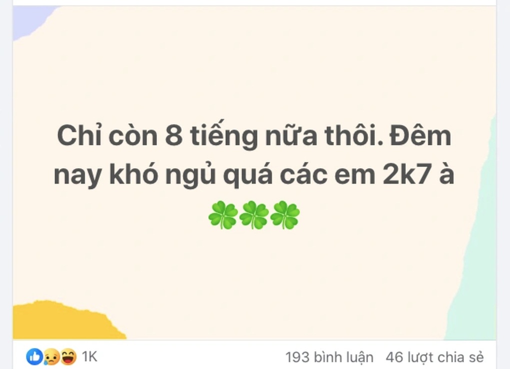 Học sinh thấp thỏm thức xuyên đêm chờ xem điểm thi trước giờ G - 2 Học sinh thấp thỏm thức xuyên đêm chờ xem điểm thi trước giờ G - 2