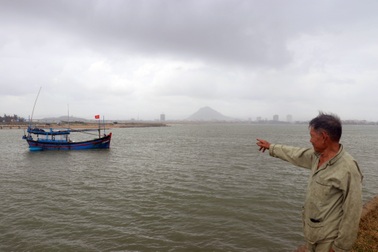 Hàng trăm ngư dân Phú Yên vươn khơi đón Tết trên biển