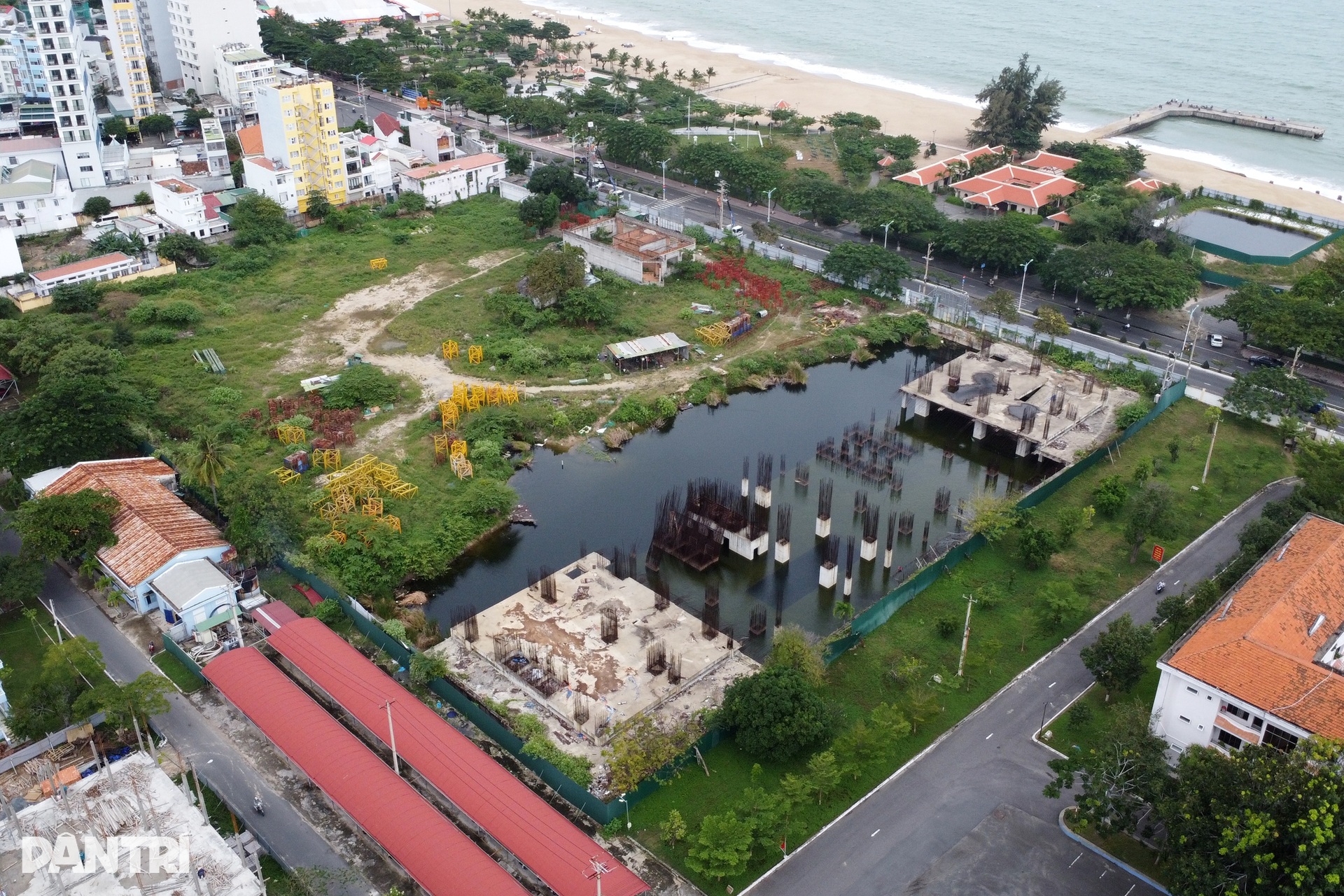 Cảnh hoang tàn ở khu đất vàng 20.000m2 khiến cựu lãnh đạo Khánh Hòa hầu tòa - 4 Cảnh hoang tàn ở khu đất vàng 20.000m2 khiến cựu lãnh đạo Khánh Hòa hầu tòa - 4