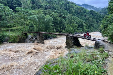 Xóa cầu tạm, xây cây cầu mơ ước tặng người dân nơi "nóc nhà Đông Bắc"