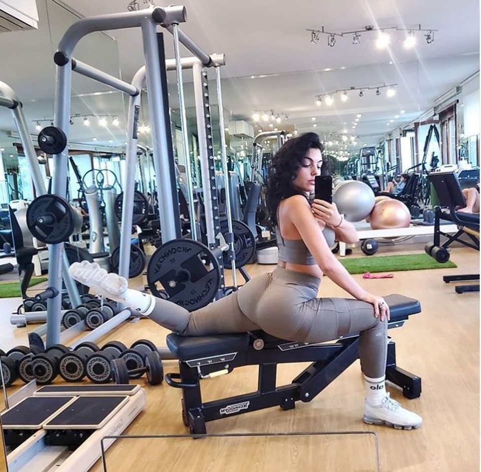 Bạn gái C.Ronaldo khoe thân hình bốc lửa trong phòng tập - 1 Bạn gái C.Ronaldo khoe thân hình bốc lửa trong phòng tập - 1
