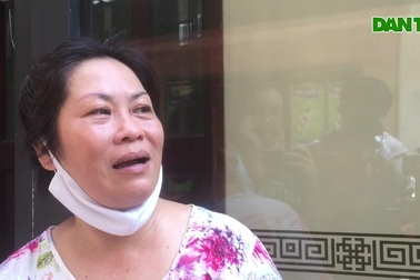 Phụ huynh bật khóc khi thấy con mình bình an trong vụ cây phượng đổ