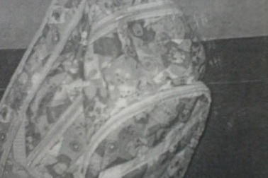 Đẻ rớt con rồi nhét vào ba lô, bé tử vong