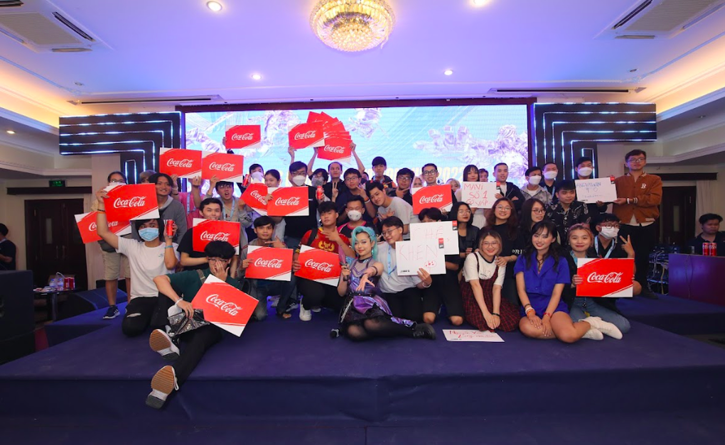 Coca-Cola cùng fan esport hào hứng cổ vũ chung kết thế giới Tốc Chiến ICONS GLOBAL CHAMPIONSHIP 2022 - 5 Coca-Cola cùng fan esport hào hứng cổ vũ chung kết thế giới Tốc Chiến ICONS GLOBAL CHAMPIONSHIP 2022 - 5