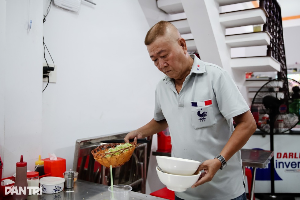 Nghệ sĩ Vũ Thanh và vợ 75 tuổi: Bán bún mọc, ở nhà thuê, nuôi cháu ăn học - 1 Nghệ sĩ Vũ Thanh và vợ 75 tuổi: Bán bún mọc, ở nhà thuê, nuôi cháu ăn học - 1