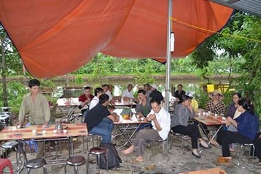 Xác định người mẹ pha thuốc diệt cỏ cho 2 con uống