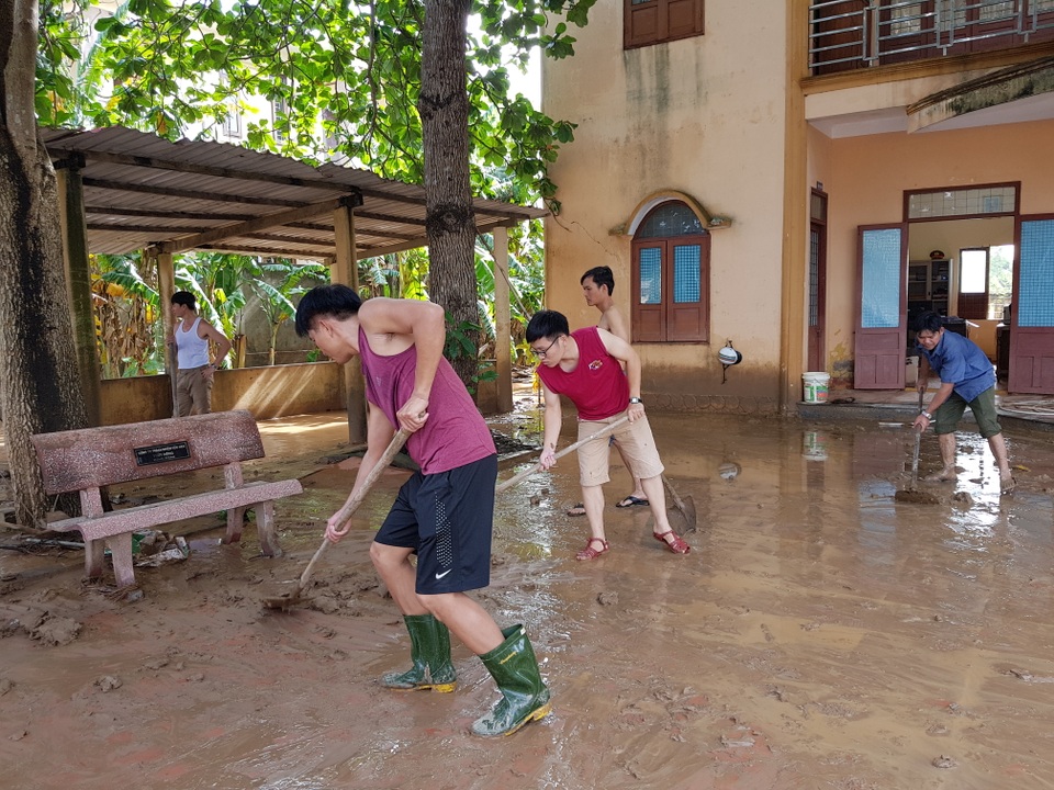 “Một tháng 5 trận ngập, chưa bao giờ bão lũ dồn dập như năm nay!” - 4