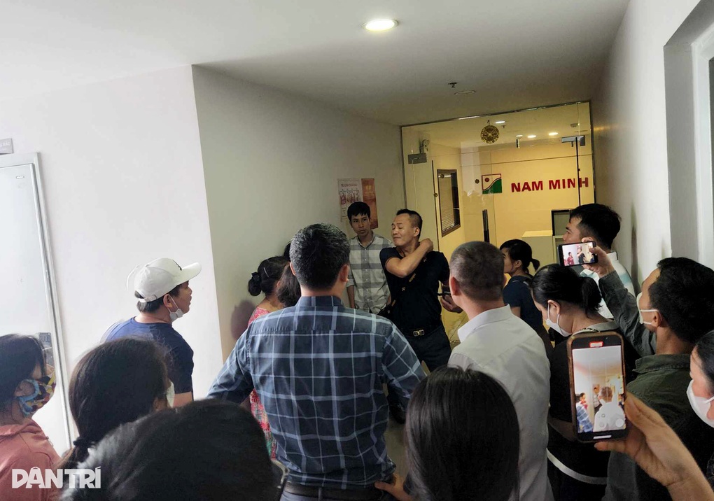 Cư dân kêu cứu, tố ban quản lý tòa nhà khóa thang máy, không xử lý rác thải - 4 Cư dân kêu cứu, tố ban quản lý tòa nhà khóa thang máy, không xử lý rác thải - 4