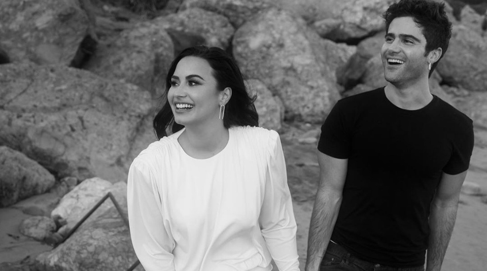 Bạn trai biết tin bị Demi Lovato bỏ... nhờ đọc báo - 4 Bạn trai biết tin bị Demi Lovato bỏ... nhờ đọc báo - 4