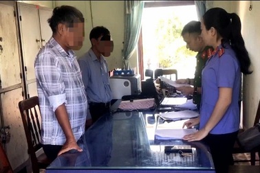 Hai cha con "nổ" là CSGT lừa người dân làm giấy phép lái xe