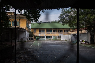 Cảnh hoang tàn ở những khu tổ hợp đình đám một thời tại Hà Nội