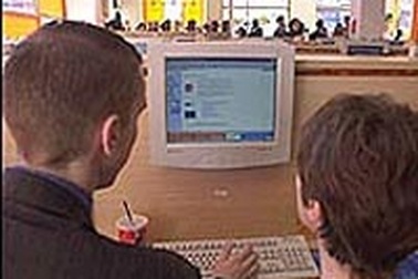 Hẹn hò qua mạng: Kỹ nghệ quảng cáo thời @