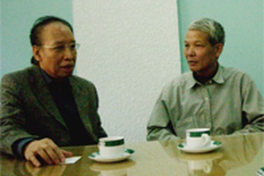 Cậu bé bị cha đốt sẽ được phẫu thuật miễn phí