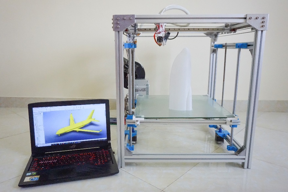 Sinh viên công nghệ tự chế tạo máy in 3D để sản xuất mô hình máy bay - 2 Sinh viên công nghệ tự chế tạo máy in 3D để sản xuất mô hình máy bay - 2