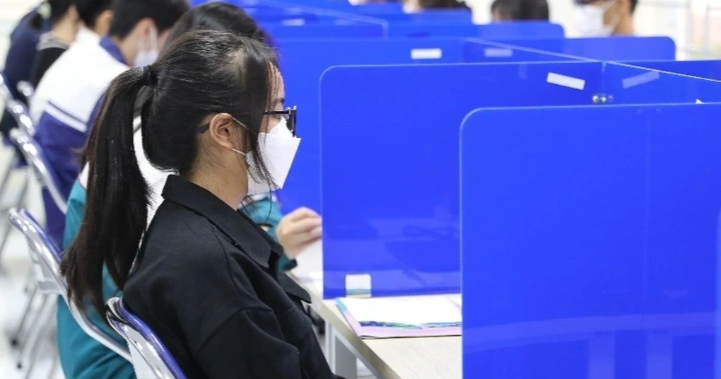 Đại học Quốc gia Hà Nội đình chỉ, hủy kết quả thí sinh vì chép đề mang về - 1 Đại học Quốc gia Hà Nội đình chỉ, hủy kết quả thí sinh vì chép đề mang về - 1