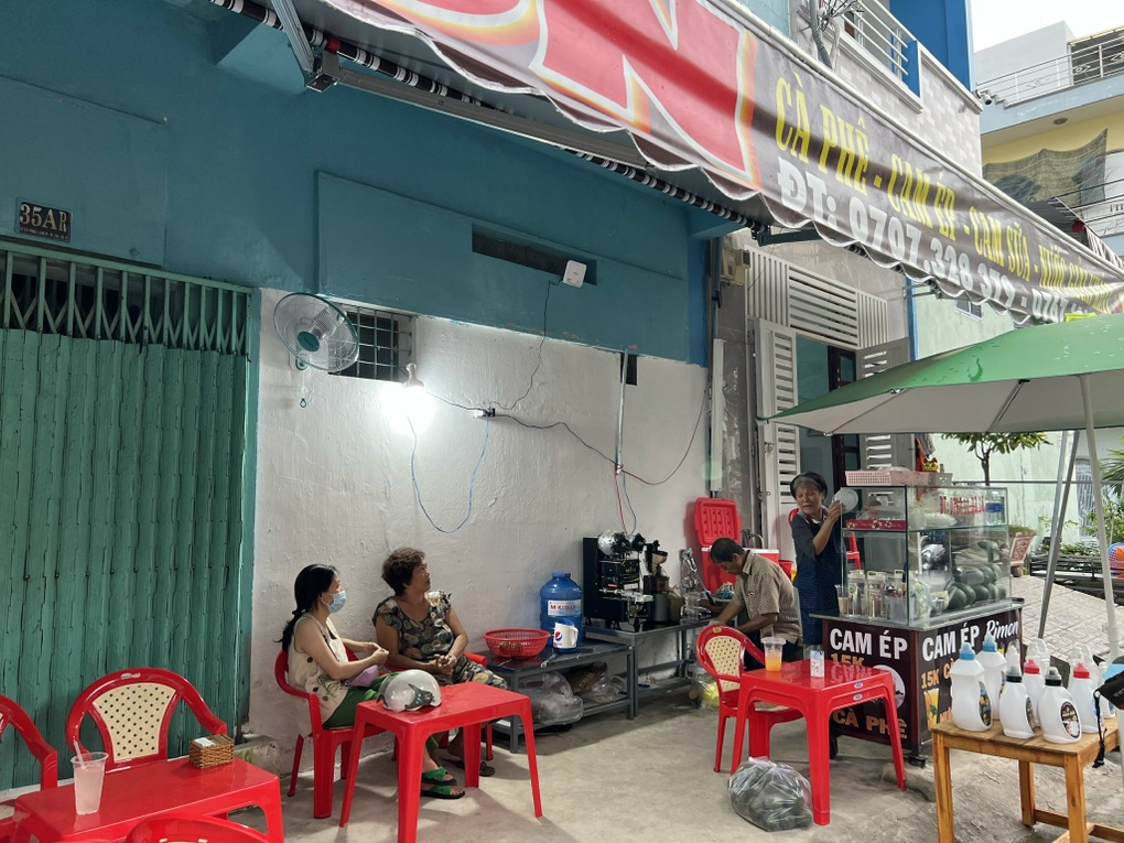 Cuộc sống mới cùng ông bà ngoại của 3 bé không cha, mất mẹ vì Covid-19 - 4 Cuộc sống mới cùng ông bà ngoại của 3 bé không cha, mất mẹ vì Covid-19 - 4