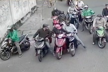 Vụ người phụ nữ bị dàn cảnh móc túi: Nạn nhân mất 10 triệu đồng