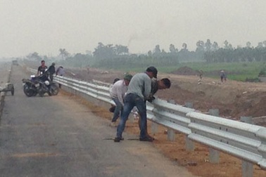 Nhà thầu “kêu cứu” vì liên tục bị mất trộm vật tư thi công đường cao tốc