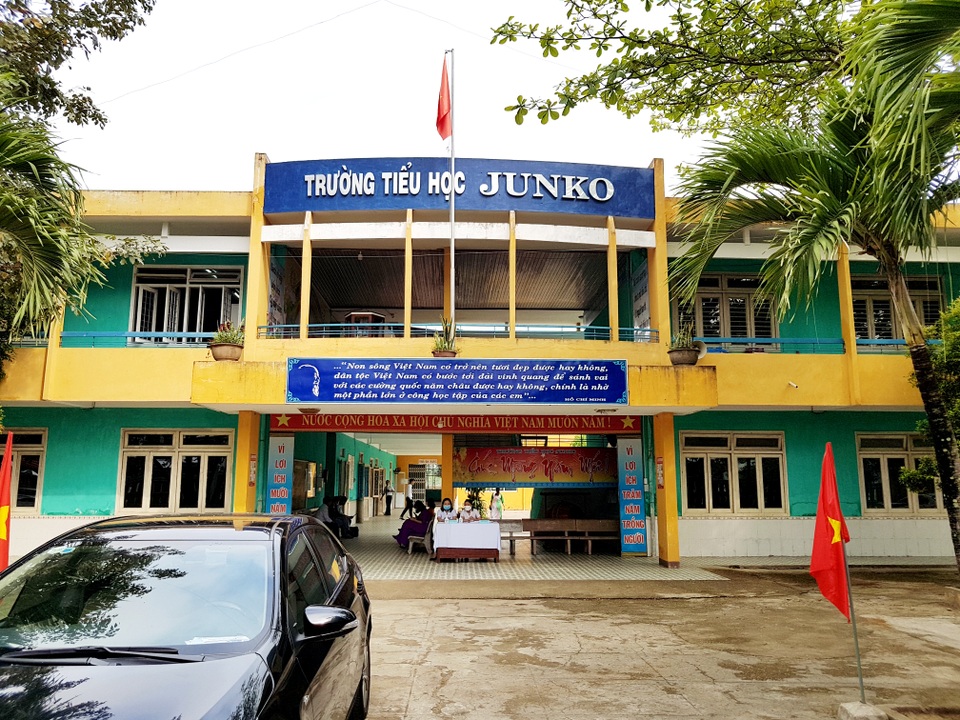 Câu chuyện cảm động của ngôi trường mang tên nữ sinh Nhật Bản - 1 Câu chuyện cảm động của ngôi trường mang tên nữ sinh Nhật Bản - 1