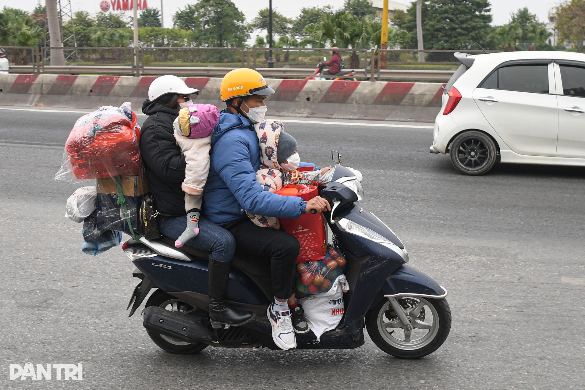 Giao thông cửa ngõ phía bắc Hà Nội thông thoáng ngày làm việc cuối năm - 4 Giao thông cửa ngõ phía bắc Hà Nội thông thoáng ngày làm việc cuối năm - 4