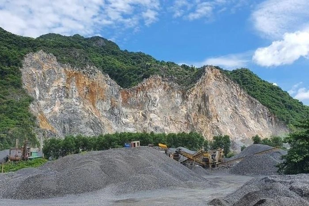 Một tháng, 2 công nhân bị rơi từ mỏ đá cao 30m tử vong - 1 Một tháng, 2 công nhân bị rơi từ mỏ đá cao 30m tử vong - 1