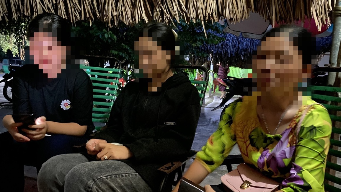 Vụ phó hiệu trưởng bị tố sàm sỡ nữ sinh: Cô giáo nói từng bị gạ gẫm - 1 Vụ phó hiệu trưởng bị tố sàm sỡ nữ sinh: Cô giáo nói từng bị gạ gẫm - 1