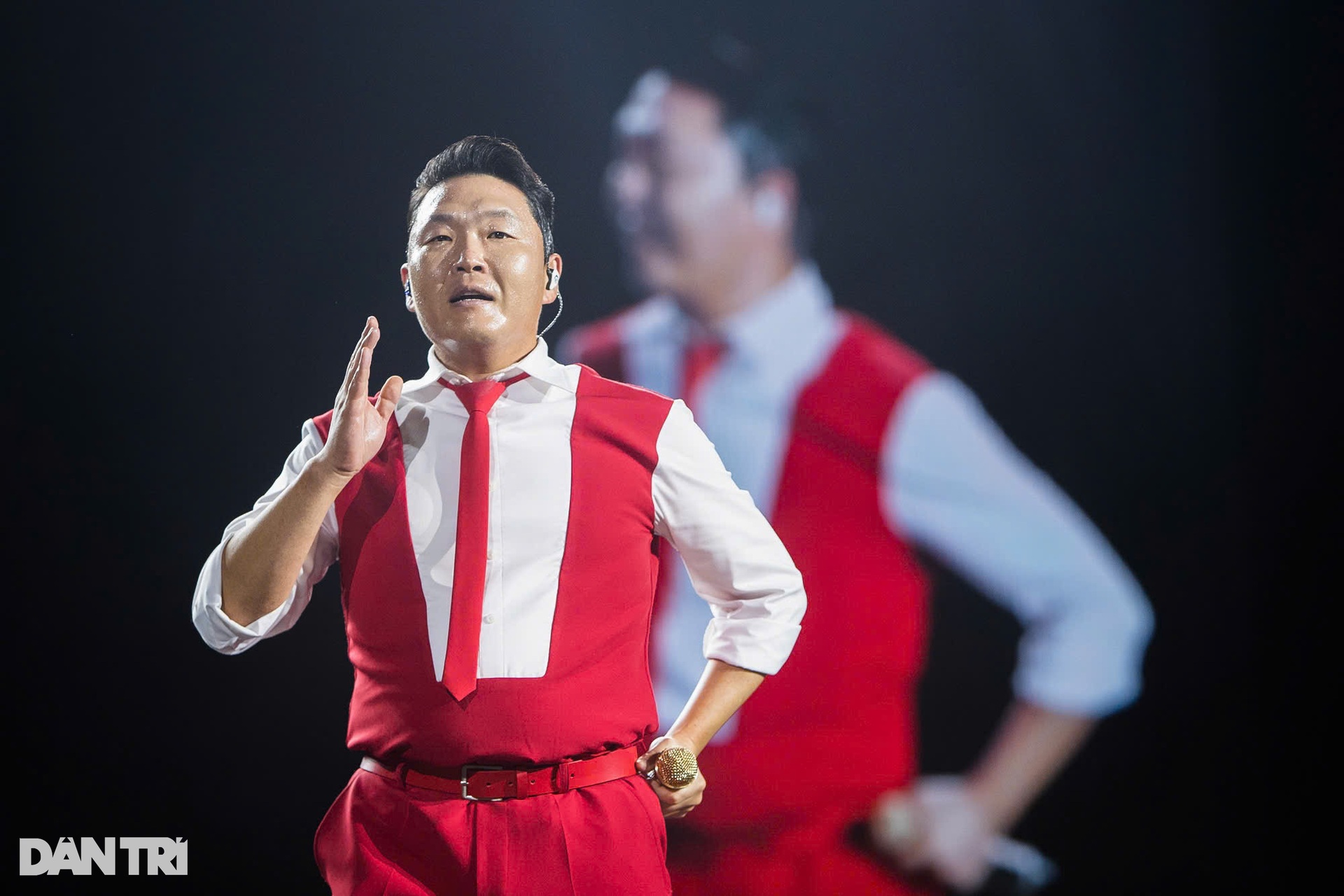 Ông hoàng Kpop PSY trình diễn Gangnam Style ở TPHCM, 10.000 người bùng nổ - 3 Ông hoàng Kpop PSY trình diễn Gangnam Style ở TPHCM, 10.000 người bùng nổ - 3