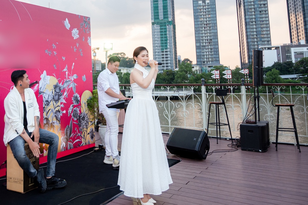 Lương Bích Hữu tái xuất với vẻ đẹp không tuổi và loạt hit đốn tim fan - 1 Lương Bích Hữu tái xuất với vẻ đẹp không tuổi và loạt hit đốn tim fan - 1