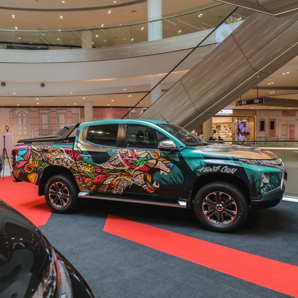 Chiêm ngưỡng một chiếc Triton độ graffiti sặc sỡ - 8 Chiêm ngưỡng một chiếc Triton độ graffiti sặc sỡ - 8