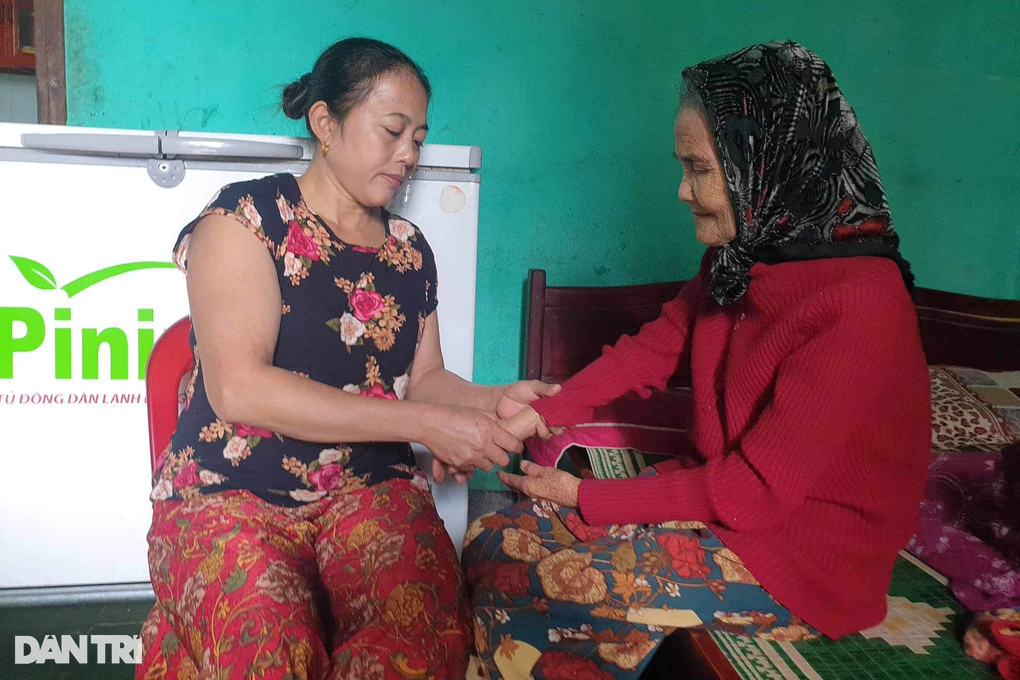 Nhân viên bưu điện bị tố ăn bớt tiền hỗ trợ của người khuyết tật - 1 Nhân viên bưu điện bị tố ăn bớt tiền hỗ trợ của người khuyết tật - 1