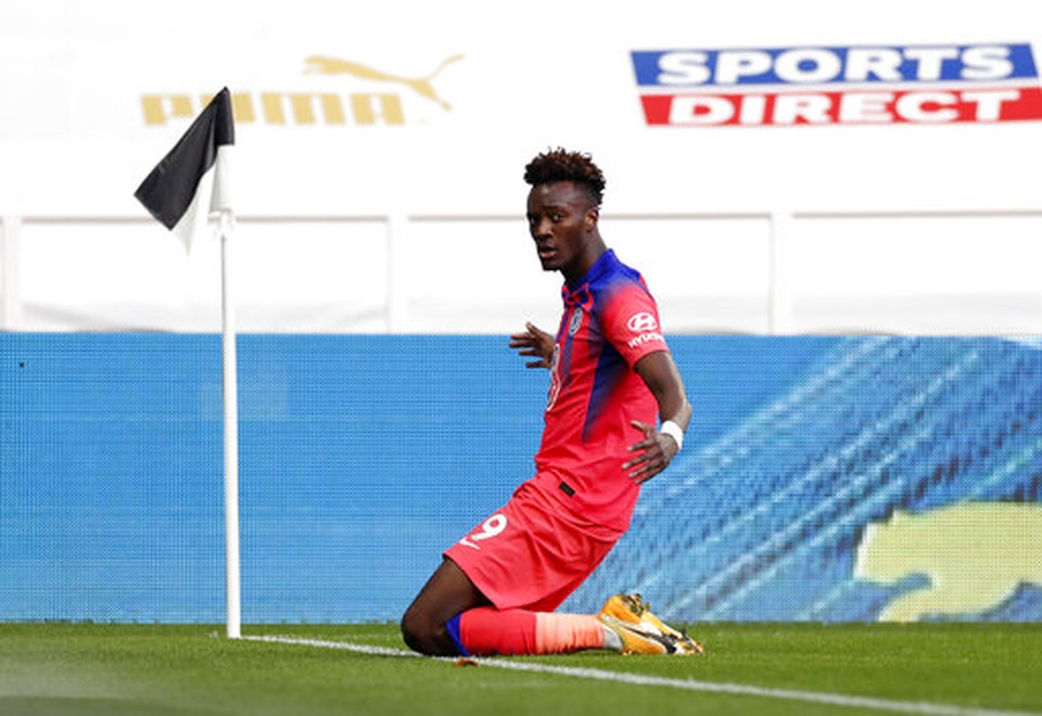 Newcastle 0-2 Chelsea: Phá “ải” St James Park thành công - 6