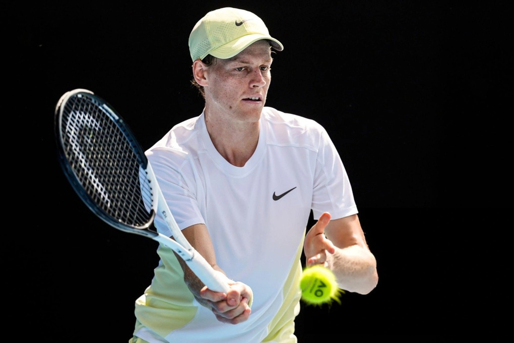 Sinner khởi đầu suôn sẻ, Tsitsipas sớm chia tay Australian Open - 1 Sinner khởi đầu suôn sẻ, Tsitsipas sớm chia tay Australian Open - 1