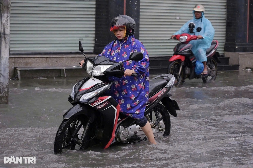 TPHCM và Nam Bộ ngày nắng nóng, chiều tối mưa dông - 1