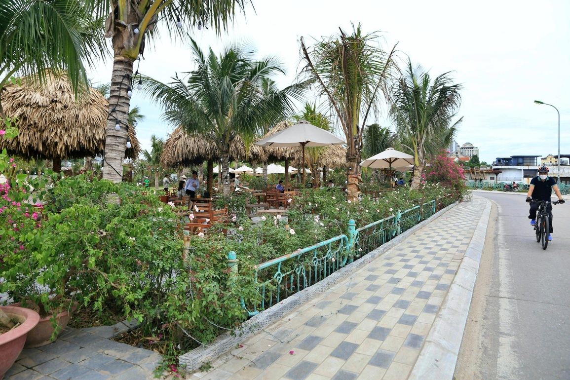 Phá dỡ nhiều công trình mọc trái phép ở Thung lũng hoa Hồ Tây - 8 Phá dỡ nhiều công trình mọc trái phép ở Thung lũng hoa Hồ Tây - 8