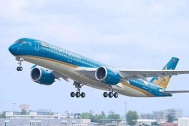 Máy bay từ Hà Nội đi Cần Thơ bị móp đầu, rạn kính