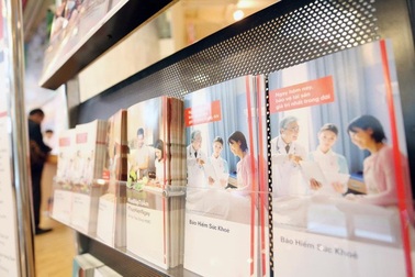 Doanh thu phí bảo hiểm tụt dốc