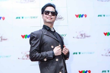 Ngọc Sơn gặp sự cố trước khi biểu diễn