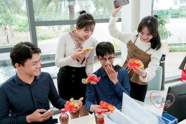 Hơn 5,4 triệu lượt tham gia "Xé ngay trúng liền"