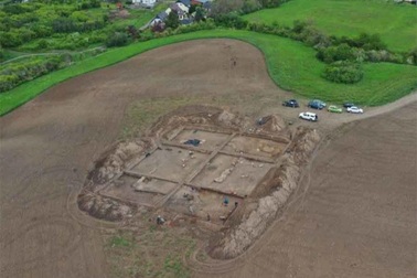 Bất ngờ phát hiện nhà thờ cổ 1053 tuổi dưới cánh đồng ngô