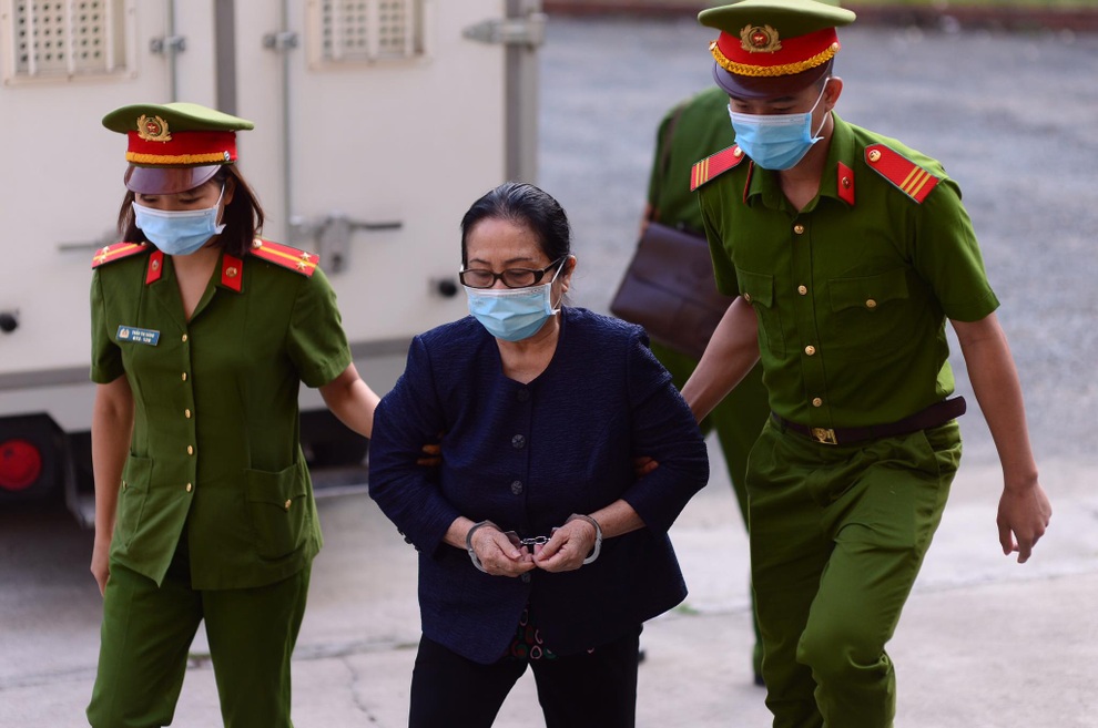 Tại sao chưa thể xét xử cựu Phó Chủ tịch UBND TPHCM cùng nữ đại gia? - 2 Tại sao chưa thể xét xử cựu Phó Chủ tịch UBND TPHCM cùng nữ đại gia? - 2