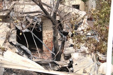 Hiện trường vụ cháy gây chết người dưới chân cầu Vĩnh Tuy