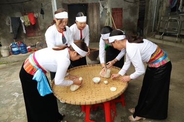 Độc đáo lễ mừng cơm mới của người Mường ở cố đô Hoa Lư