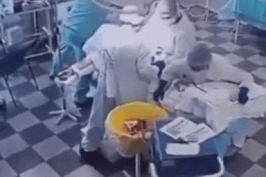 Bác sĩ Nga tiếp tục ca mổ giữa động đất 8,8 độ