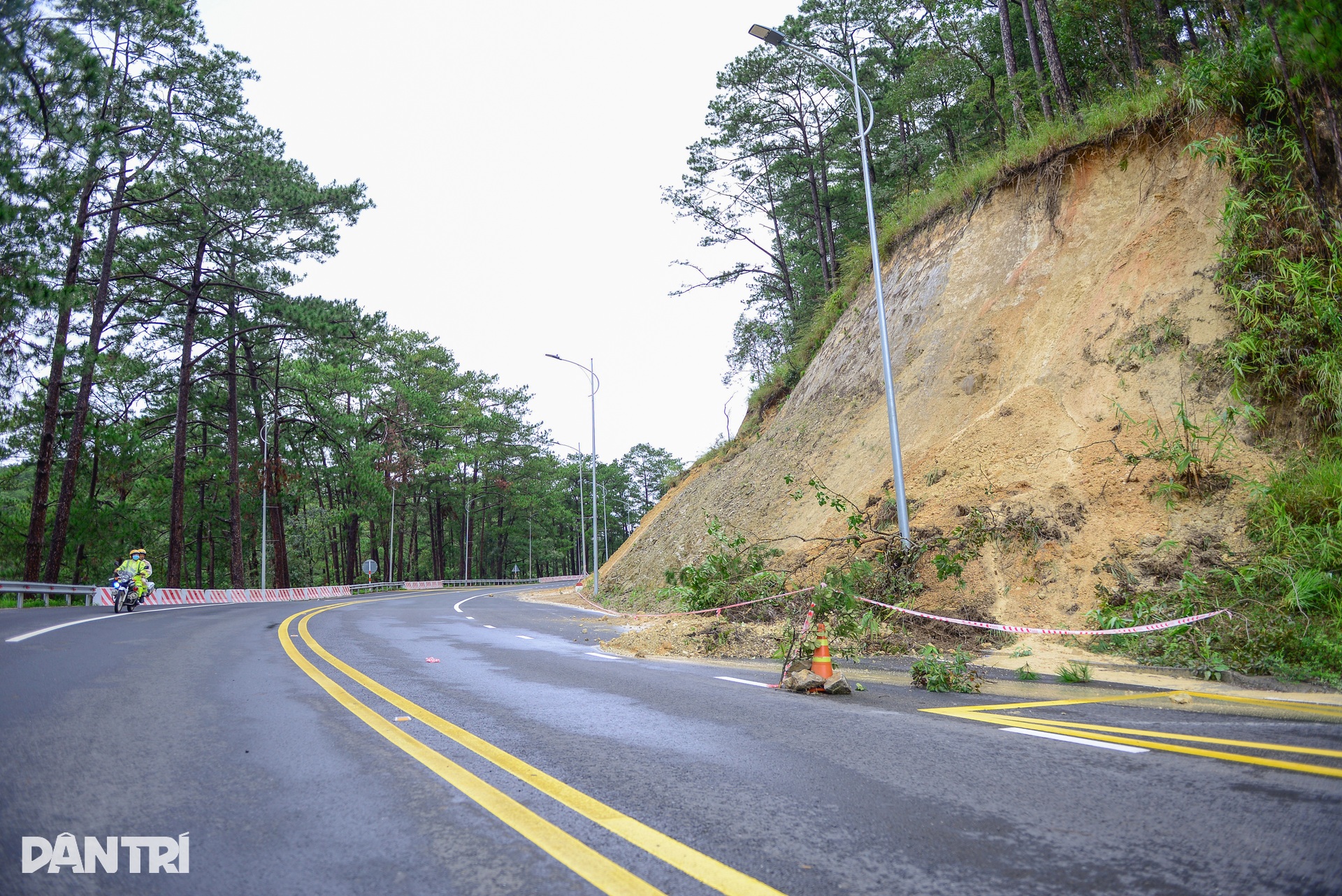 Đèo Prenn nứt toác sau mưa lớn: Tuyến huyết mạch Đà Lạt - TPHCM tê liệt - 10