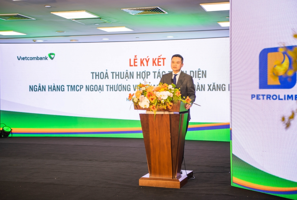 Vietcombank và Tập đoàn xăng dầu Việt Nam ký kết thỏa thuận hợp tác toàn diện - 2 Vietcombank và Tập đoàn xăng dầu Việt Nam ký kết thỏa thuận hợp tác toàn diện - 2