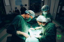 Cứu sống thai nhi bị 5 vòng dây rốn quấn cổ