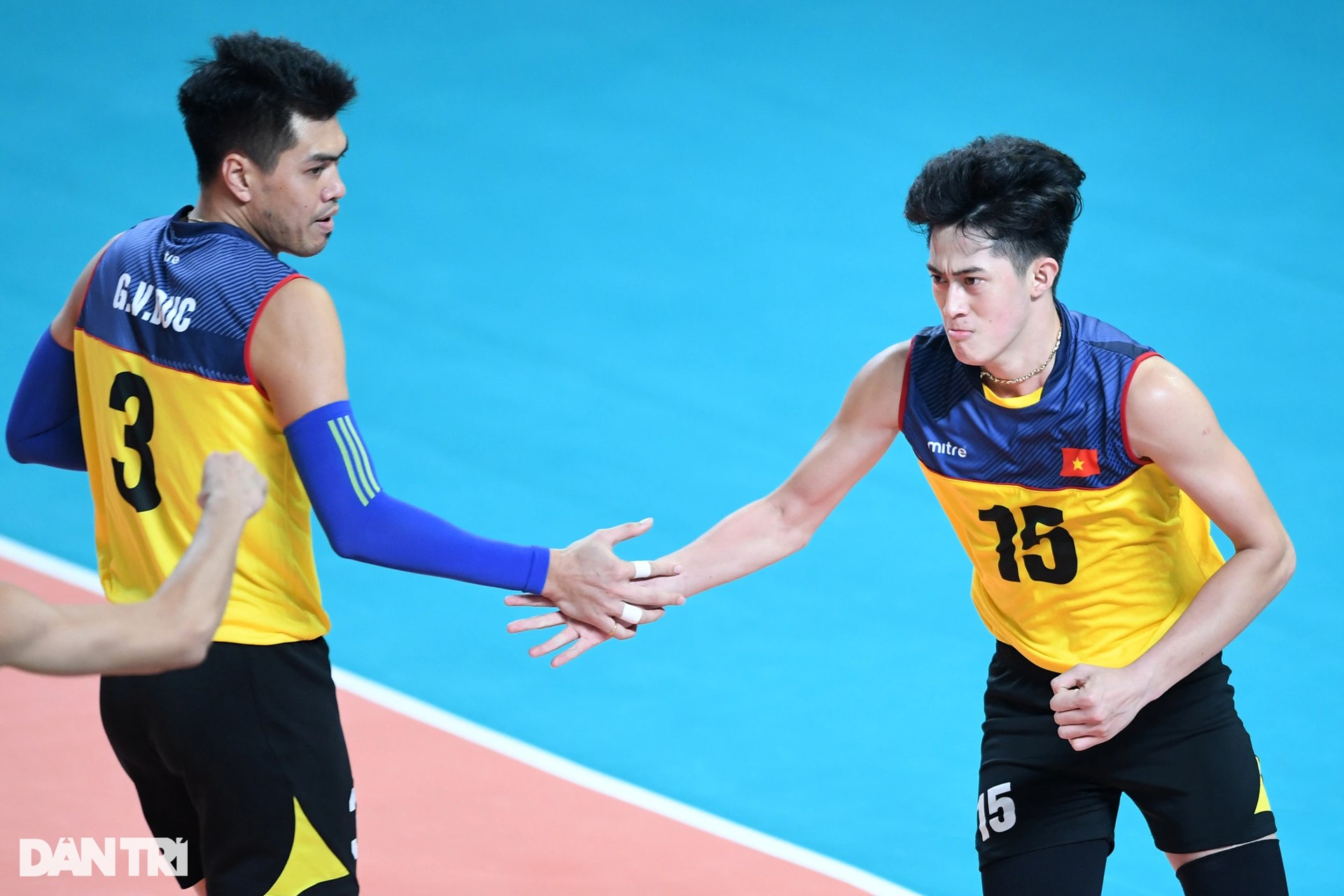 Nam thần đội tuyển bóng chuyền quốc gia trong màu áo Cảnh sát cơ động - 8 Nam thần đội tuyển bóng chuyền quốc gia trong màu áo Cảnh sát cơ động - 8
