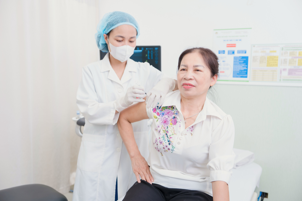 Đau nhức do loãng xương: Dùng thuốc giảm đau hay tiêm thuốc sinh học? - 3 Đau nhức do loãng xương: Dùng thuốc giảm đau hay tiêm thuốc sinh học? - 3